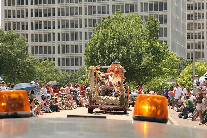 h20070511_ArtCarParade2 171 